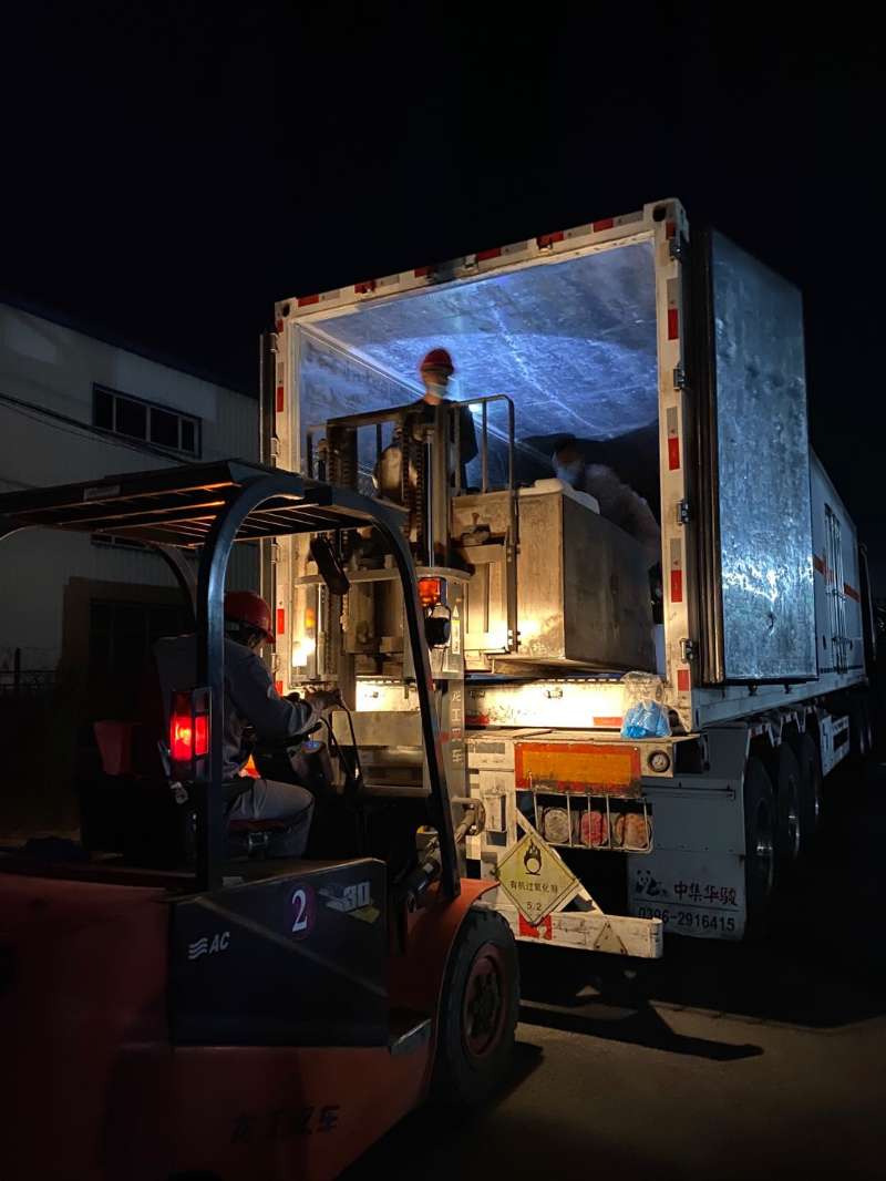  迎著(zhù)遠處微微發(fā)亮的天際，他們再一次踏上了“征程”